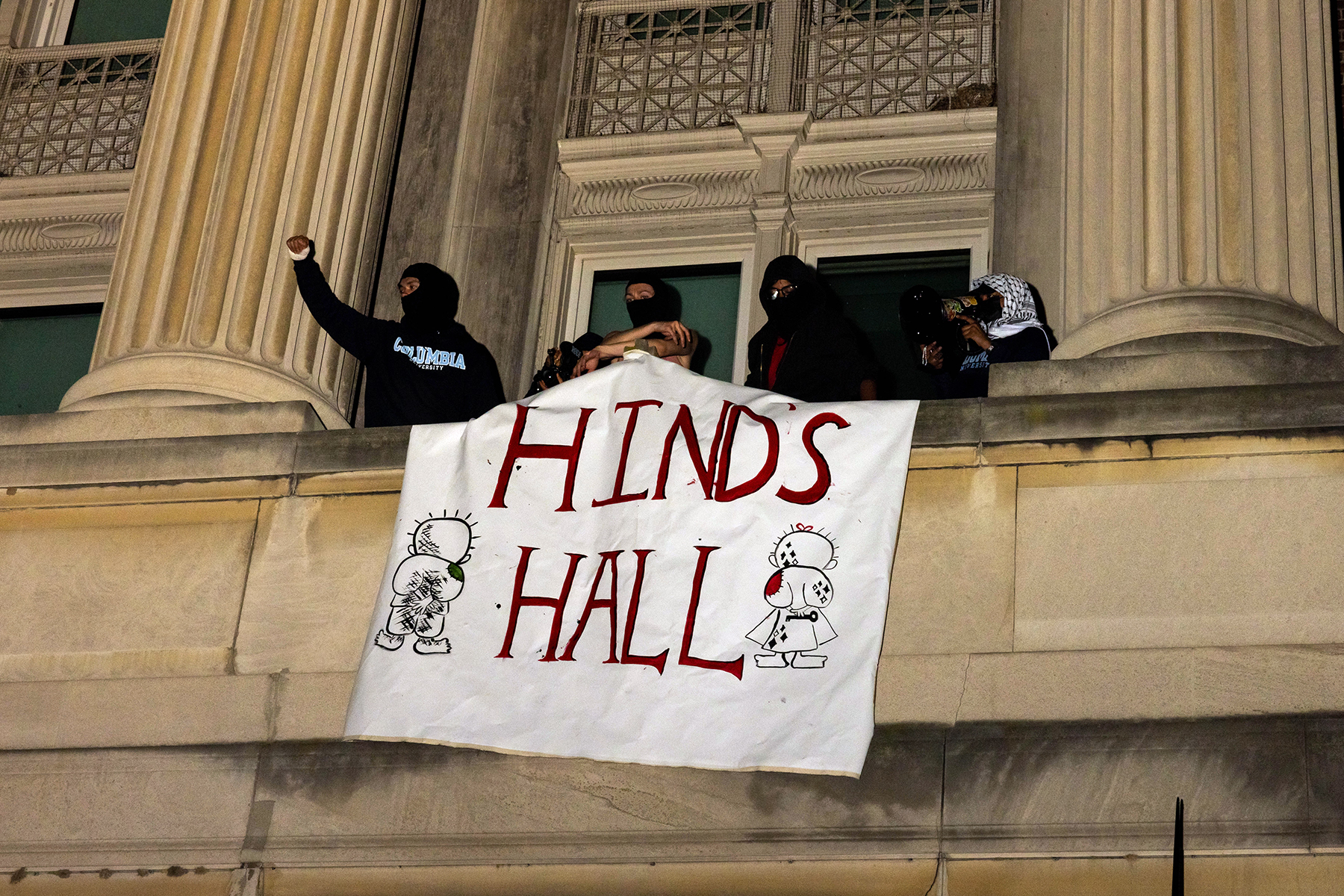 Columbia University Protesters Occupy Campus Building