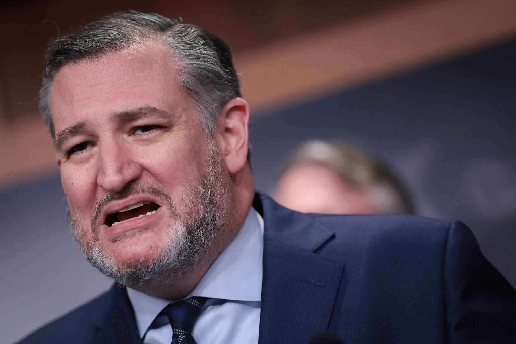 Ted Cruz Wants Airlines to Keep Your Cash When They Cancel Your Flight