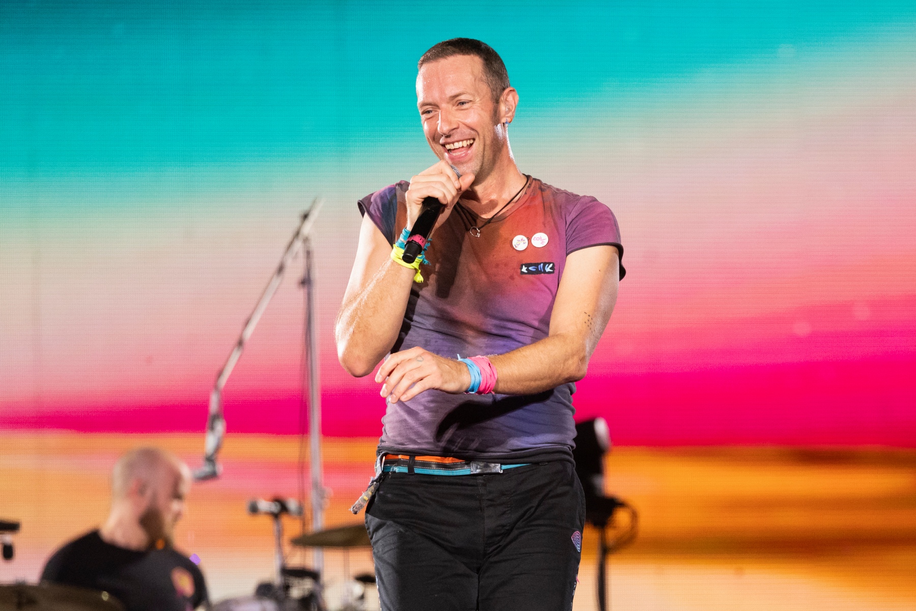 Coldplay Performs ‘Everglow’ in Honor of Taylor Swift and Sad German Swifties