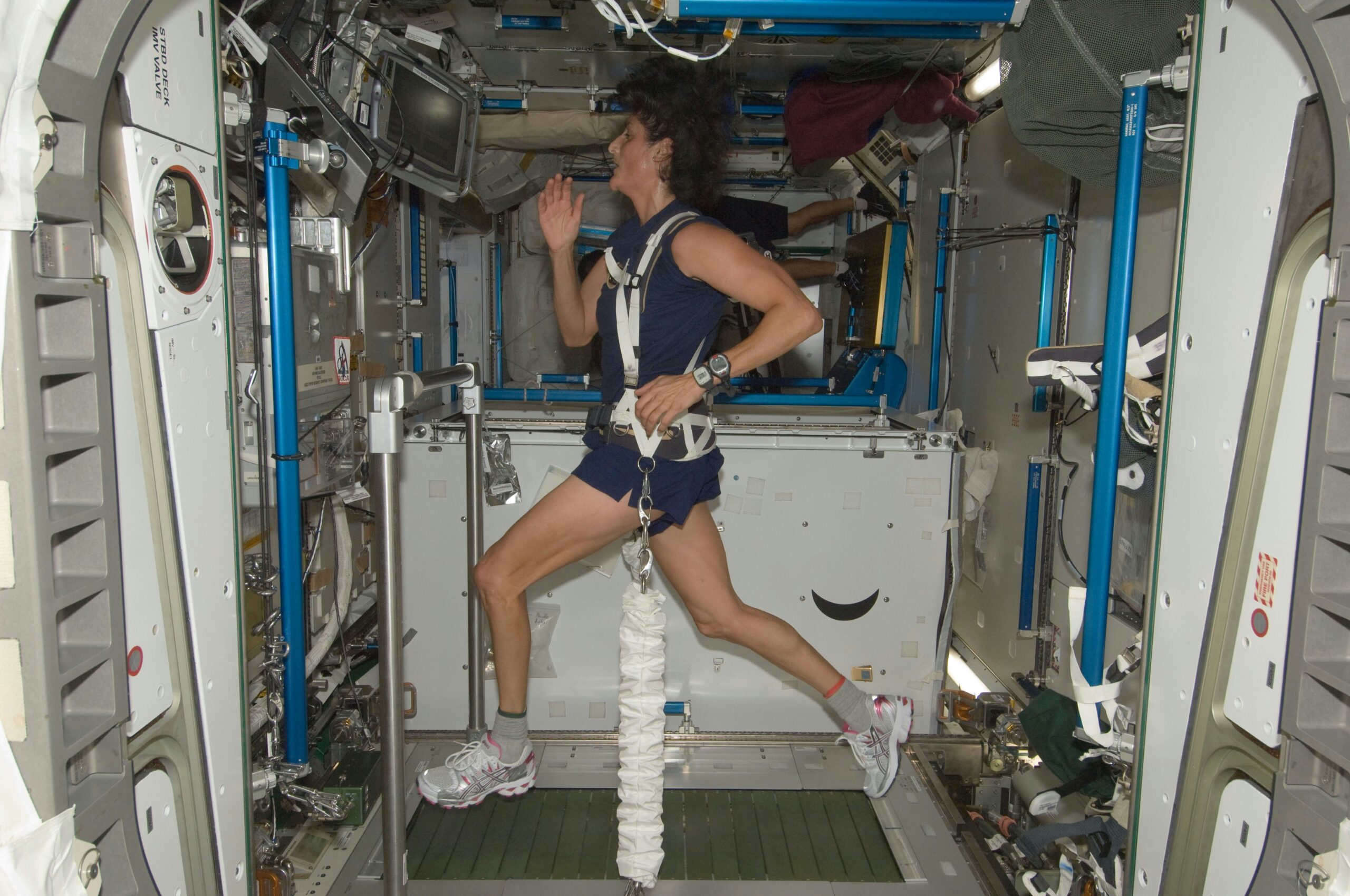 Inside the Extreme Workout Regimen of An Astronaut Stuck at the International Space Station