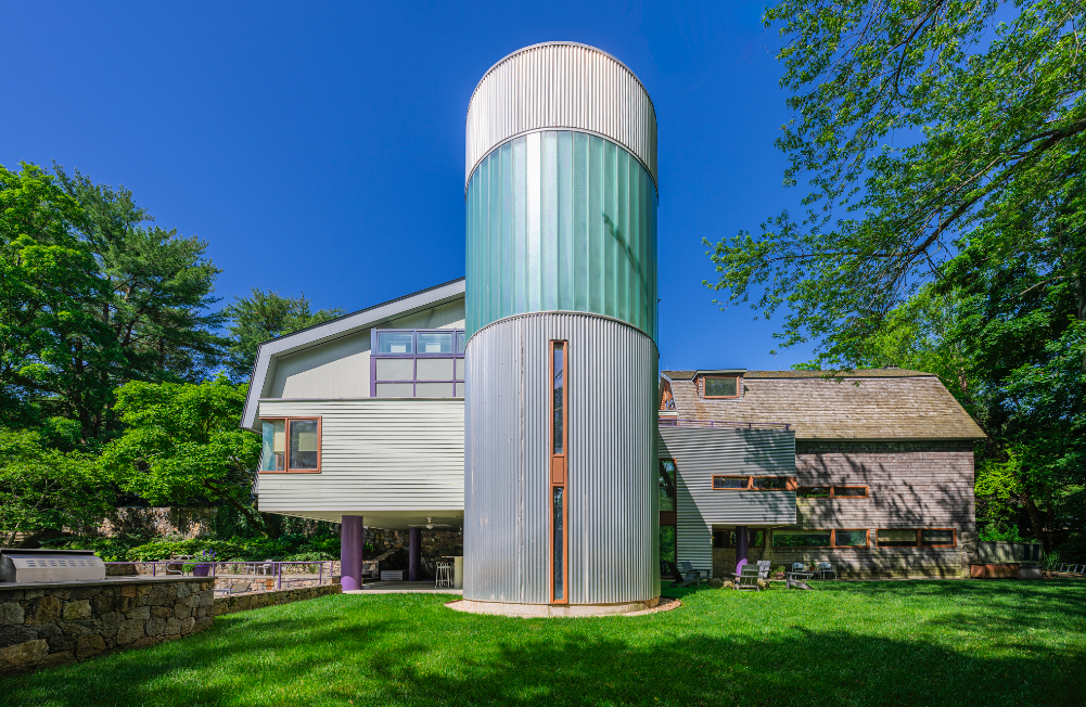 Charles Gwathmey’s Radically Reinvented Connecticut Barn Lists for $4.8M