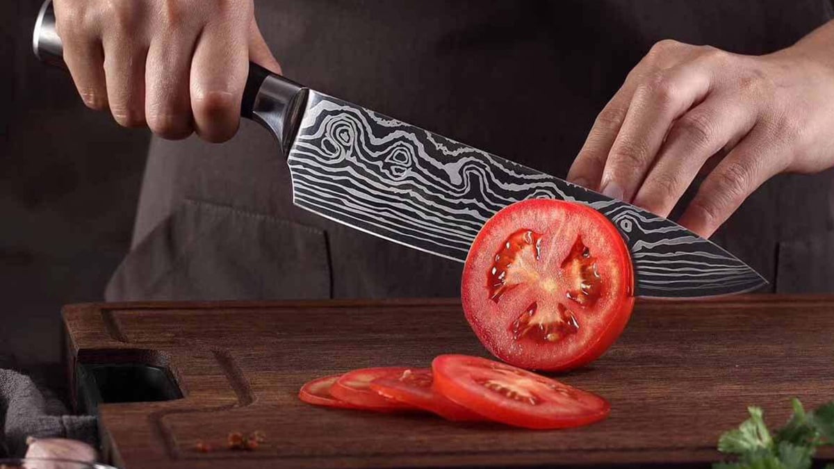 Gift for chefs: this 5-piece damascus knife set is only $75